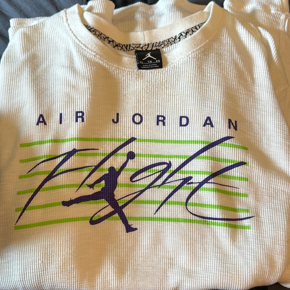 Nike air Jordan long sleeved shirt xl